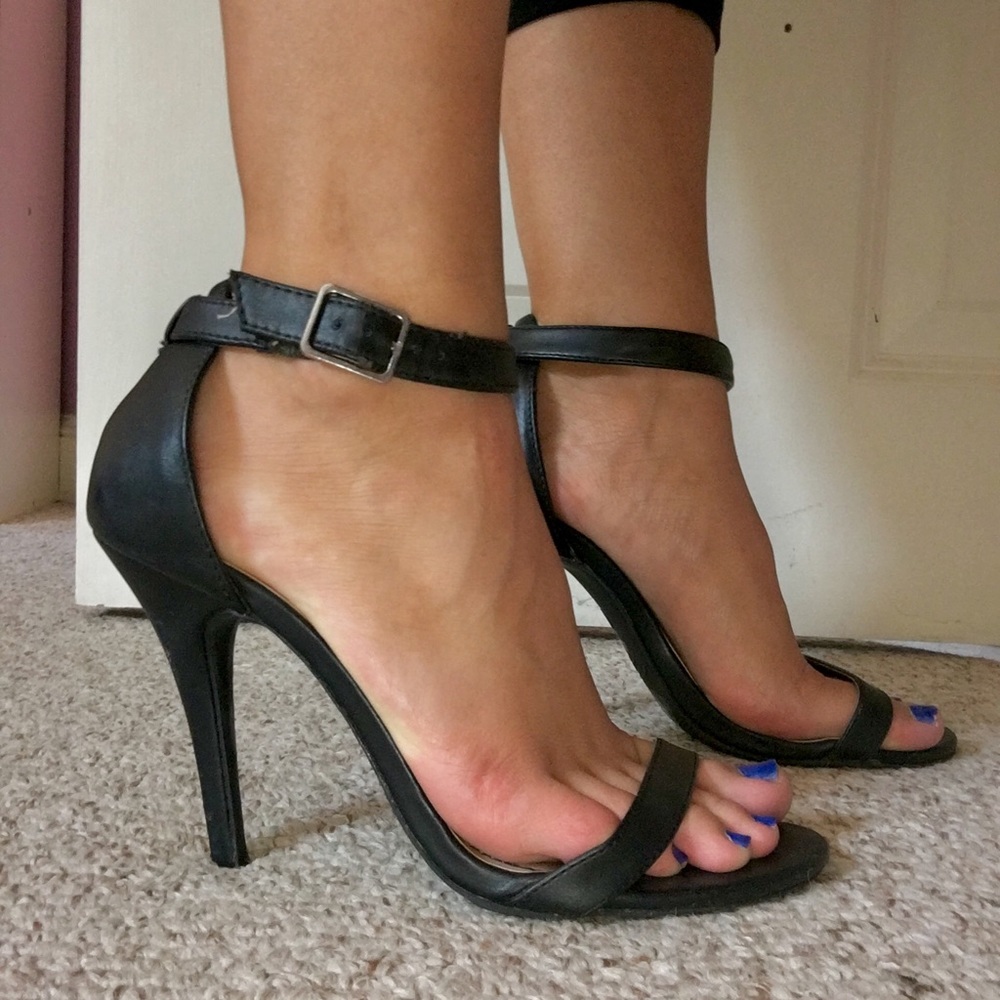 👠 Black Stilettos